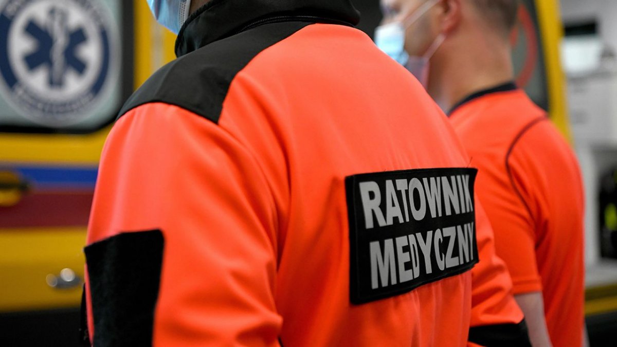 Szok w Warszawie! Kolejny atak na ratownika medycznego – problem eskaluje