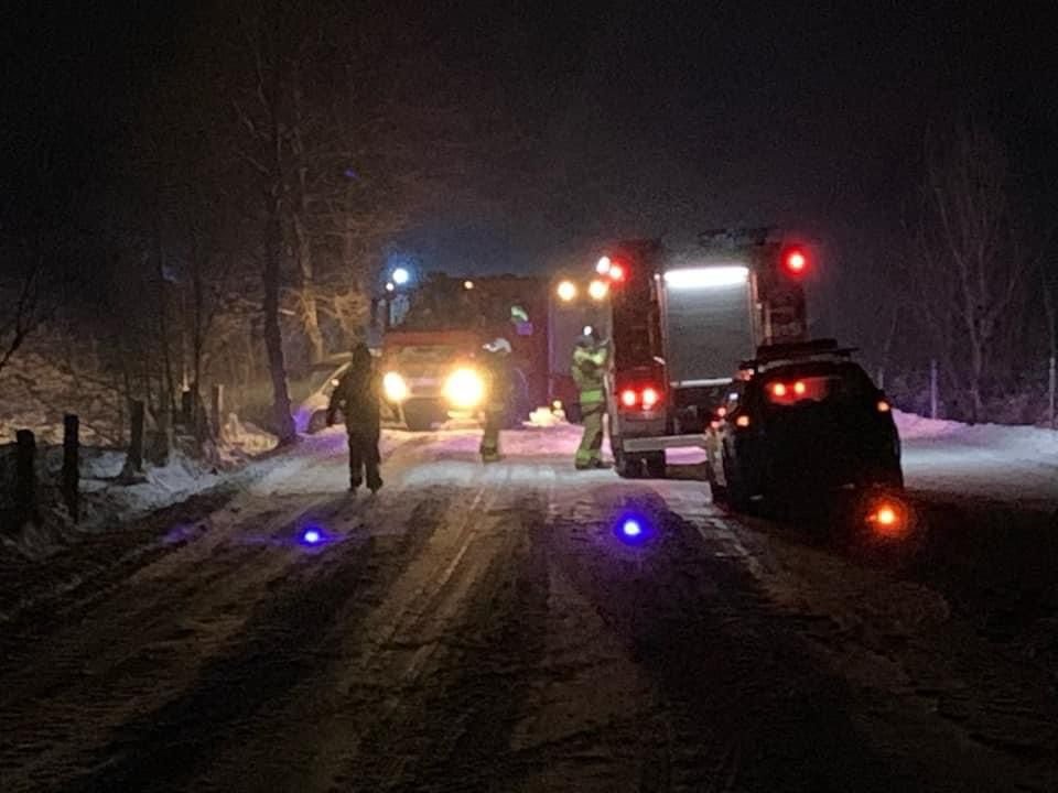 Tragiczny wypadek pod Warszawą: BMW uderzyło w drzewo – jedna osoba nie żyje