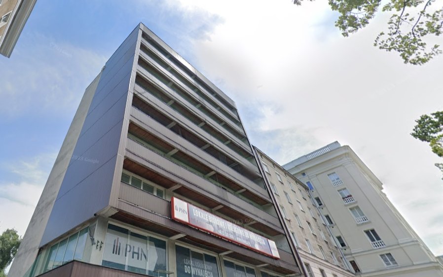Stary biurowiec, nowy prestiż: luksusowe apartamenty w Śródmieściu