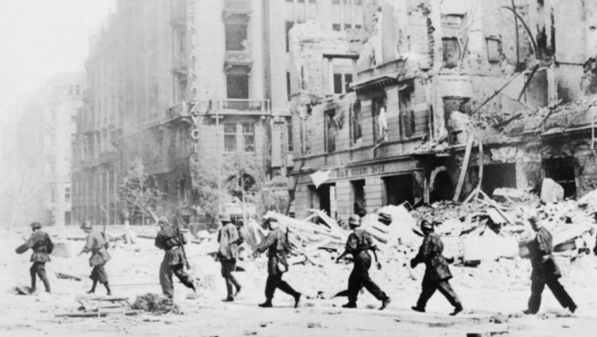 17 stycznia 1945 r. Niemcy wycofali się ze zrujnowanej Warszawy