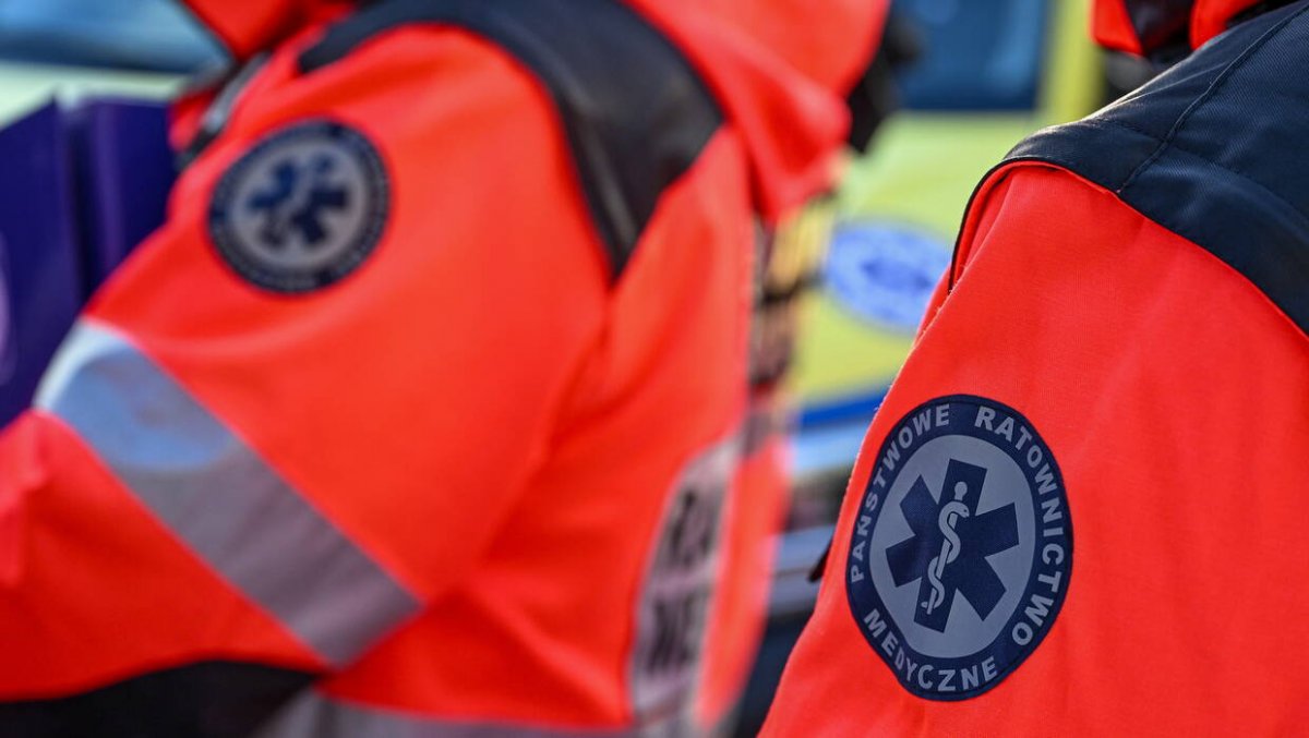 Dwie osoby z zarzutami pobicia ratowników medycznych