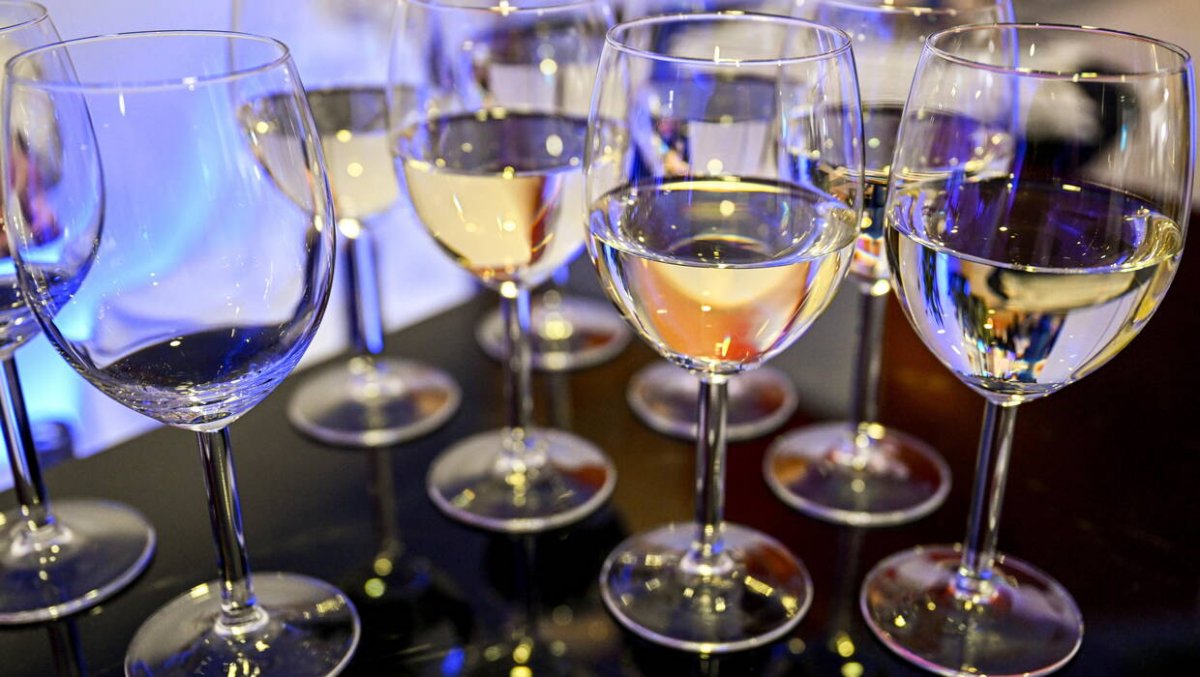 Kardiolog alarmuje: Nadużywanie alkoholu grozi zaburzeniami rytmu serca