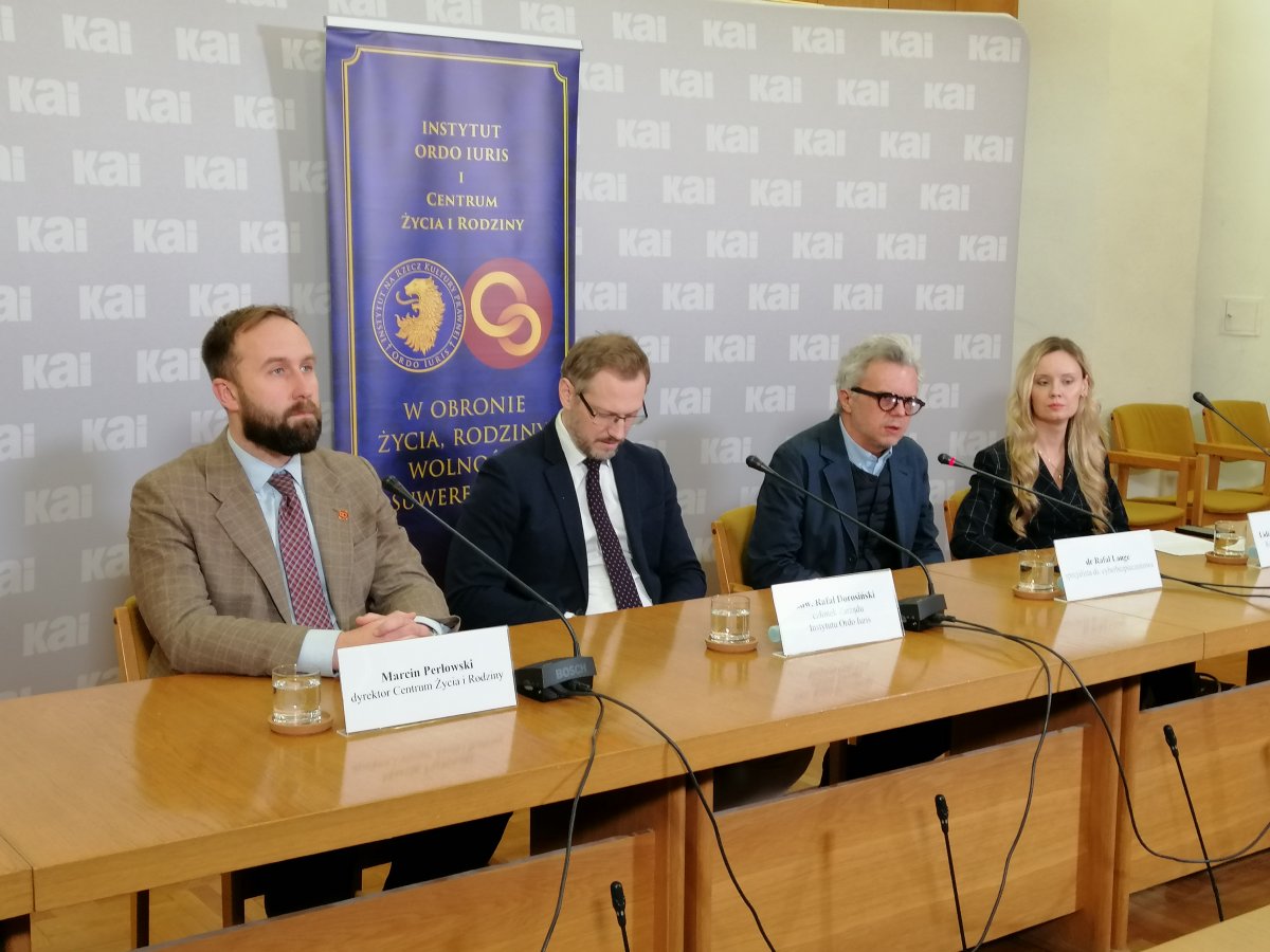 Konieczna ochrona polskich dzieci przed pornografią. Wciąż trwa zbiórka podpisów pod projektem ustawy