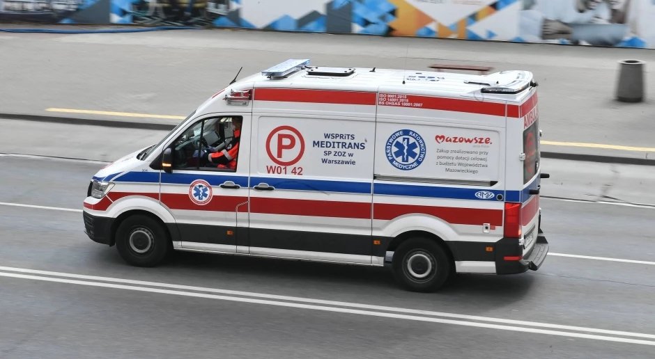 Chaos w ambulansie: Oficer SOP w ataku furii na medyków