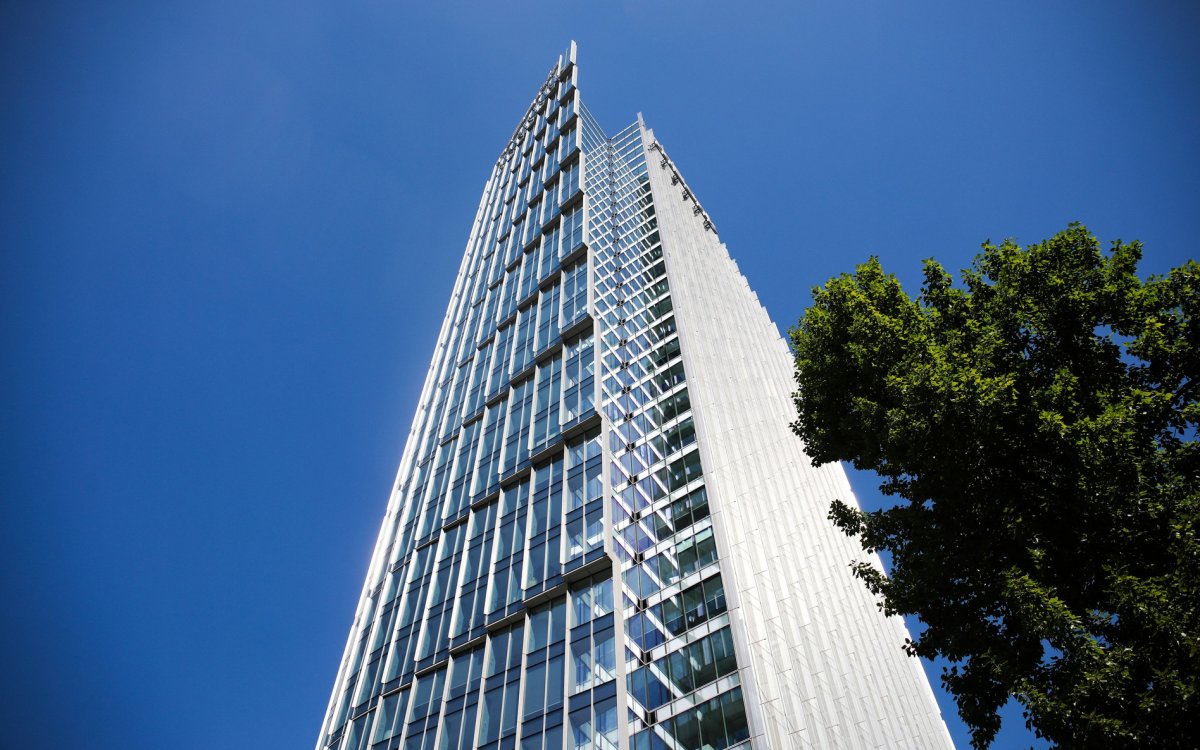 Biurowiec zarabia, inwestorzy tracą: Wojna o Mennica Legacy Tower