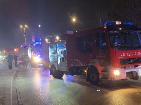 Auto ciągnęło ją ulicą: dramat na oczach mieszkańców Konstancina