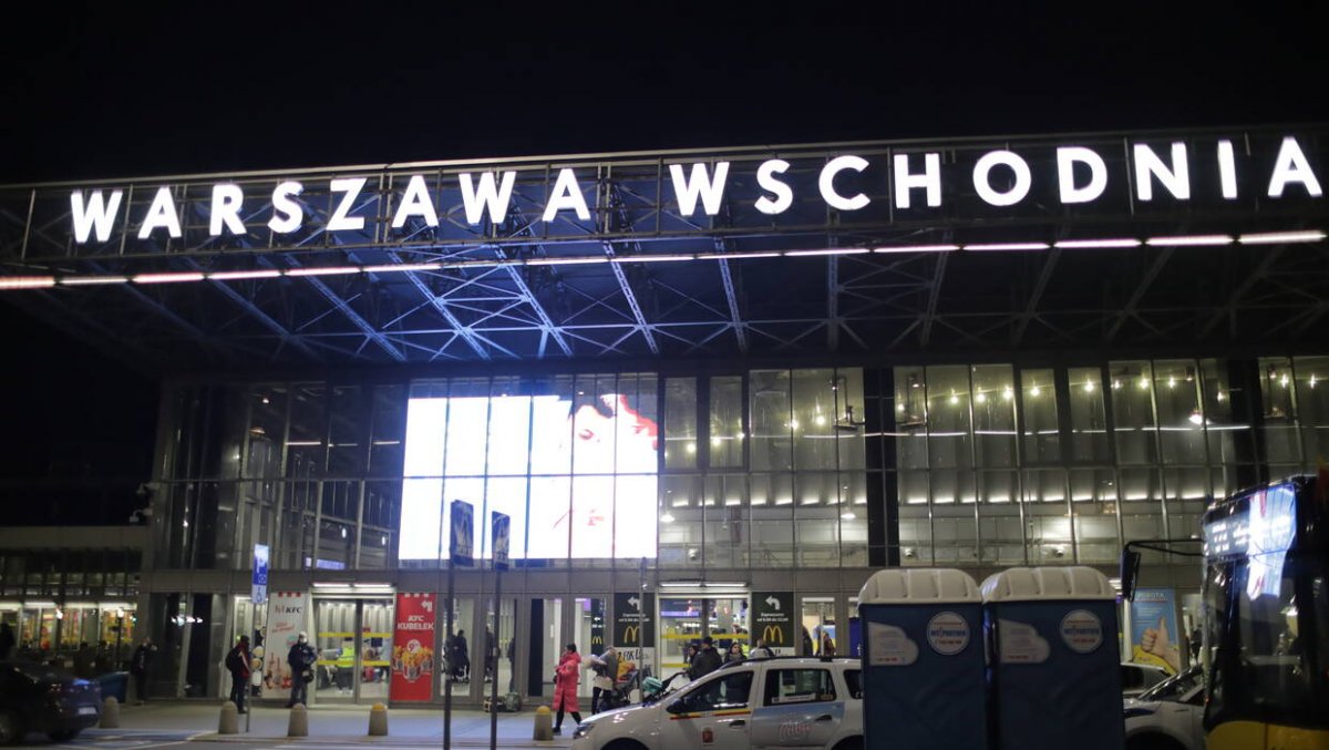 Paraliż na kolei: Warszawa Wschodnia ponownie działa, ale skutki awarii odczuwalne