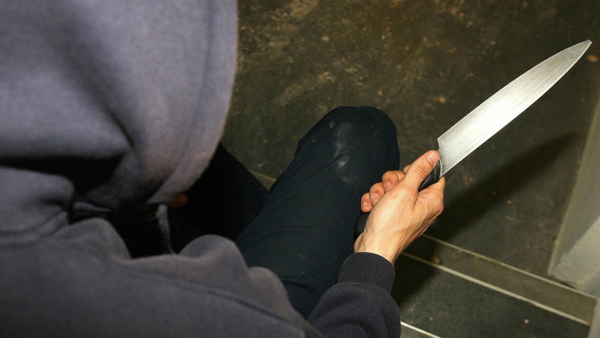 Agresywni cudzoziemcy z nożem w Płocku – czy Polacy są bezpieczni?