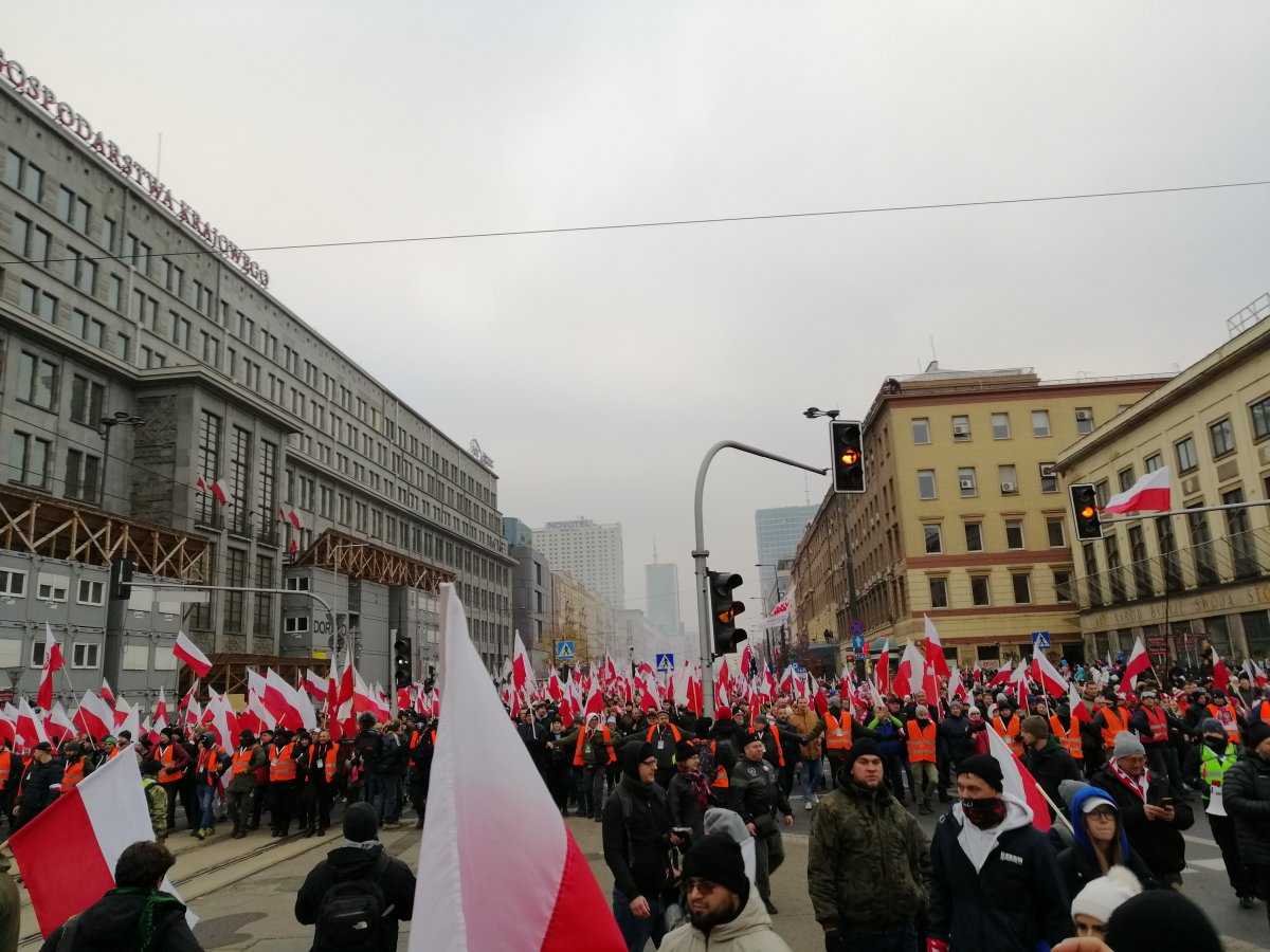 [GALERIA] Ogromny tłum radosnych Polaków przeszedł przez stolicę
