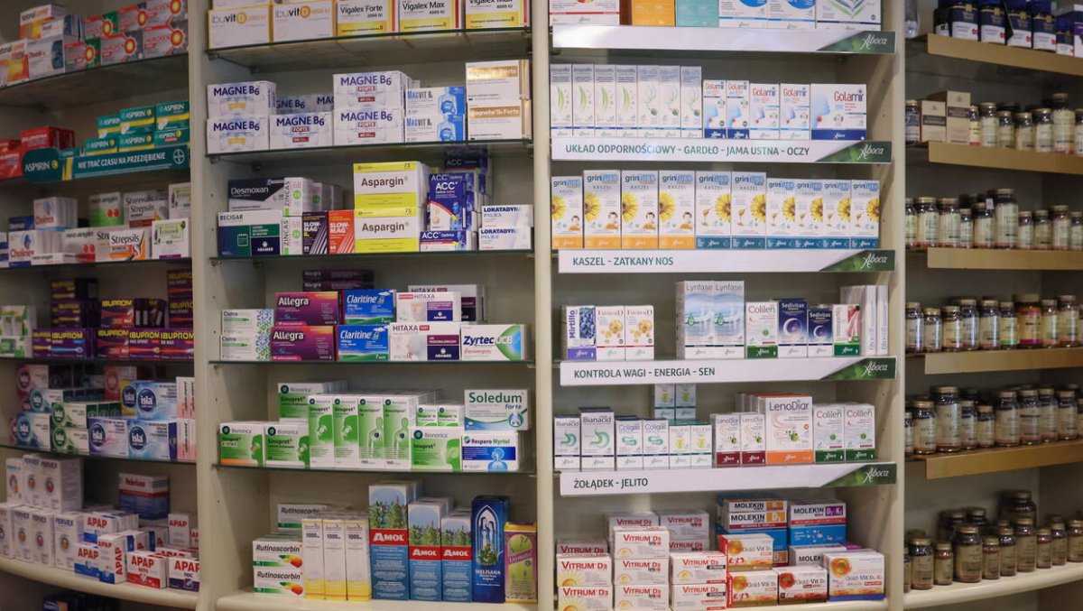 Ustawa miała pomóc aptekarzom. W efekcie szkodzi im oraz klientom