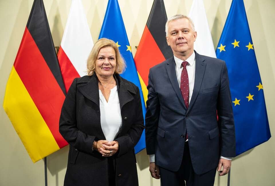 Niepokojący pomysł! Szefowa MSWiA Niemiec u boku Siemoniaka domagała się... 