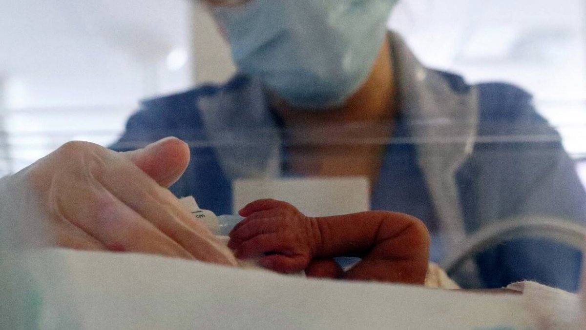Pediatra z WUM: krztusiec dla noworodków i niemowląt śmiertelnie niebezpieczny