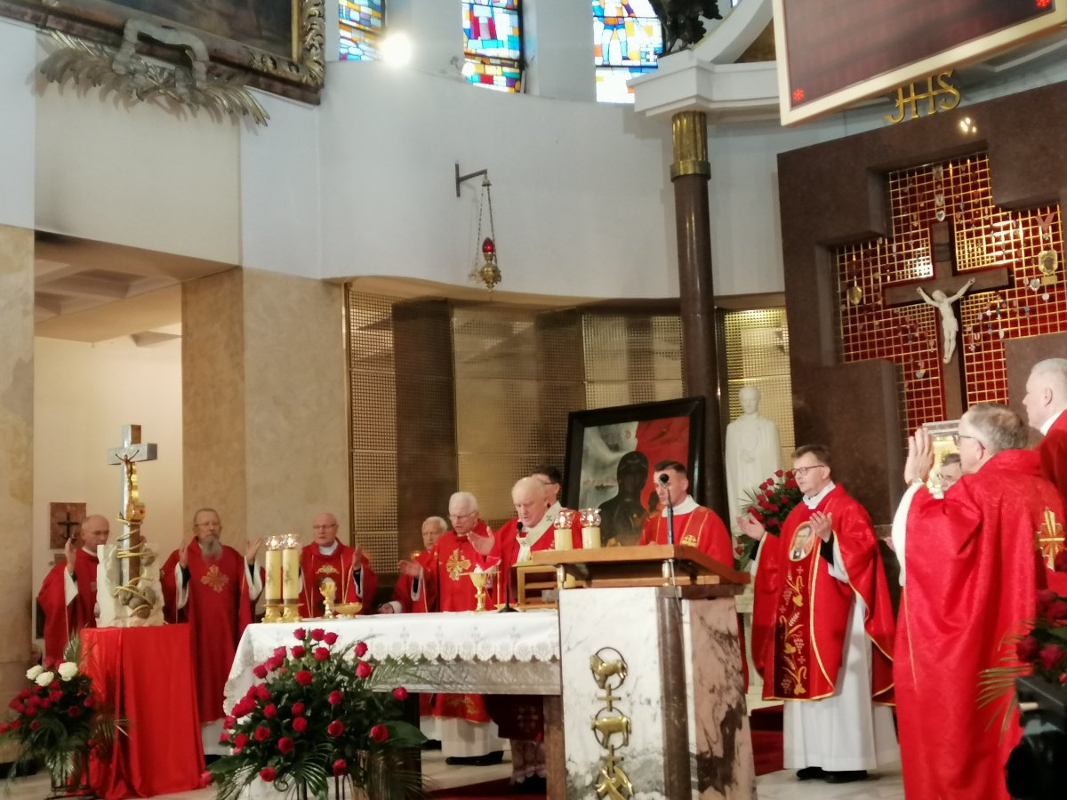 [GALERIA} Tysiące Polaków na modlitwie w 40. rocznicę śmierci ks. Jerzego Popiełuszki