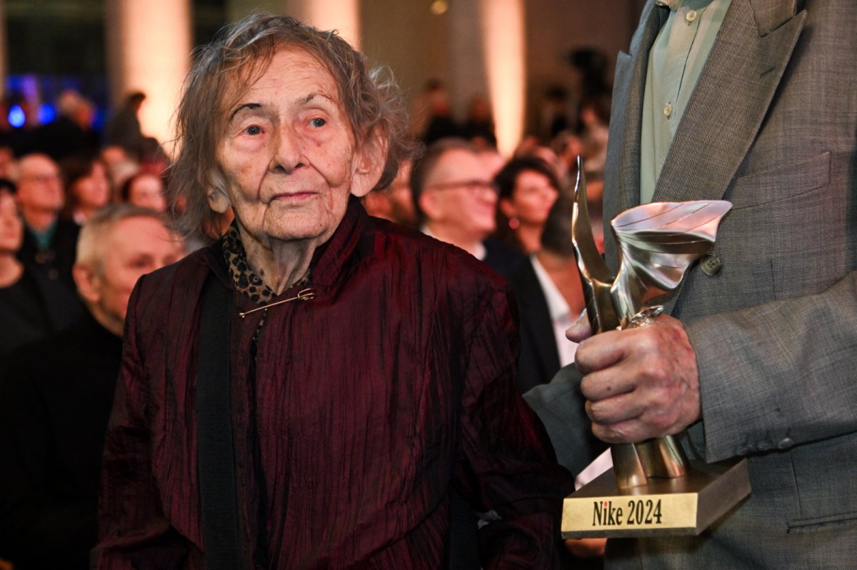 BUW w poetyckiej aurze: Urszula Kozioł laureatką Nike 2024