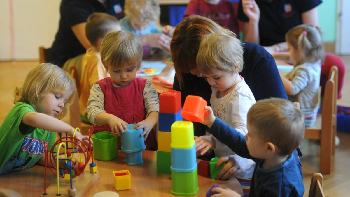 Boom na żłobki: coraz więcej rodziców korzysta z profesjonalnej opieki