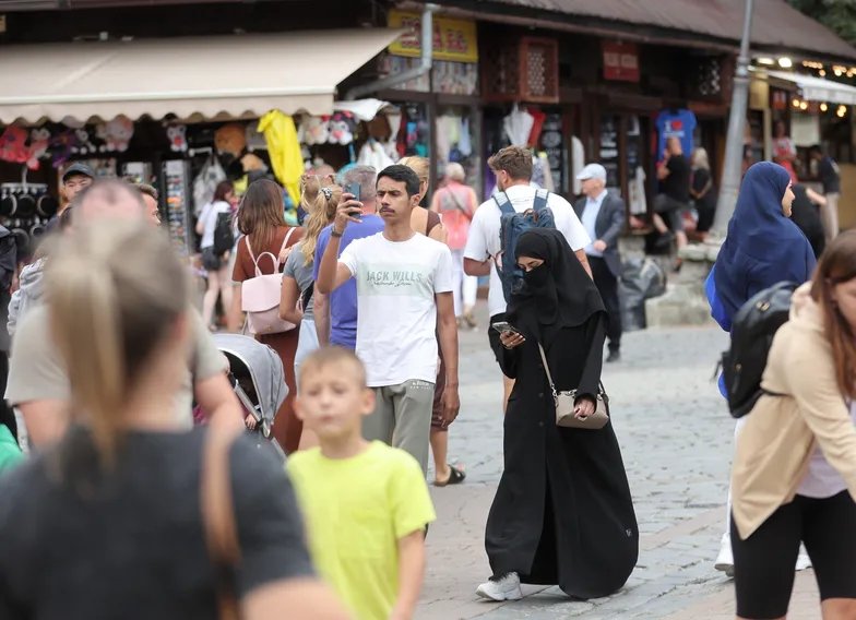 Turyści z krajów arabskich szturmują Polskę – nie wszyscy zadowoleni