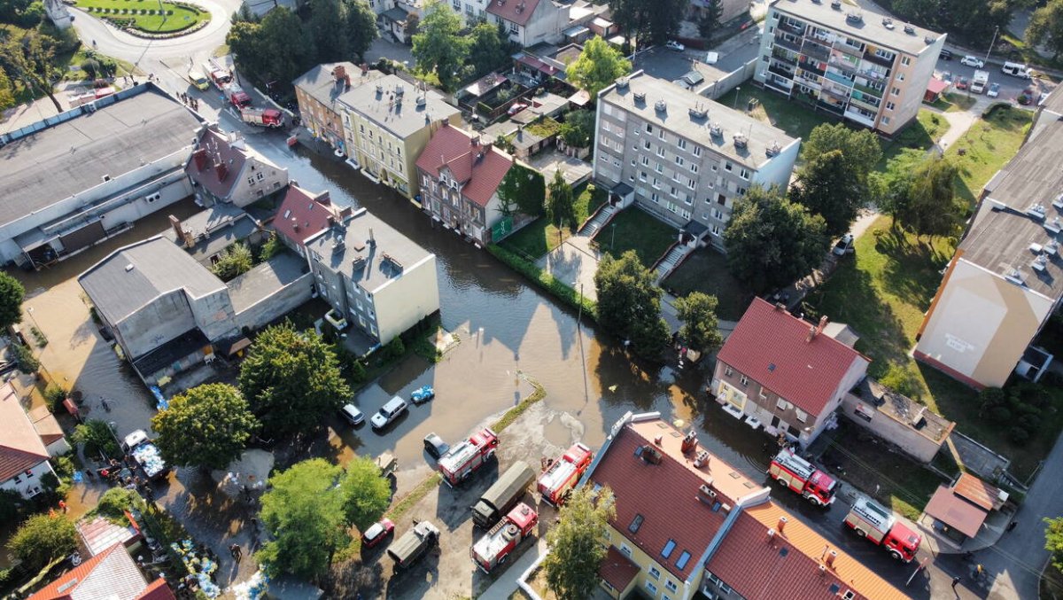 30 kont związanych z dezinformacją o powodzi – kto za tym stoi?