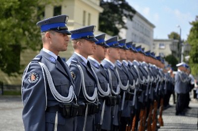 Jak młodzi warszawiacy wyobrażają sobie przyszłość służb mundurowych? Konkurs plastyczny