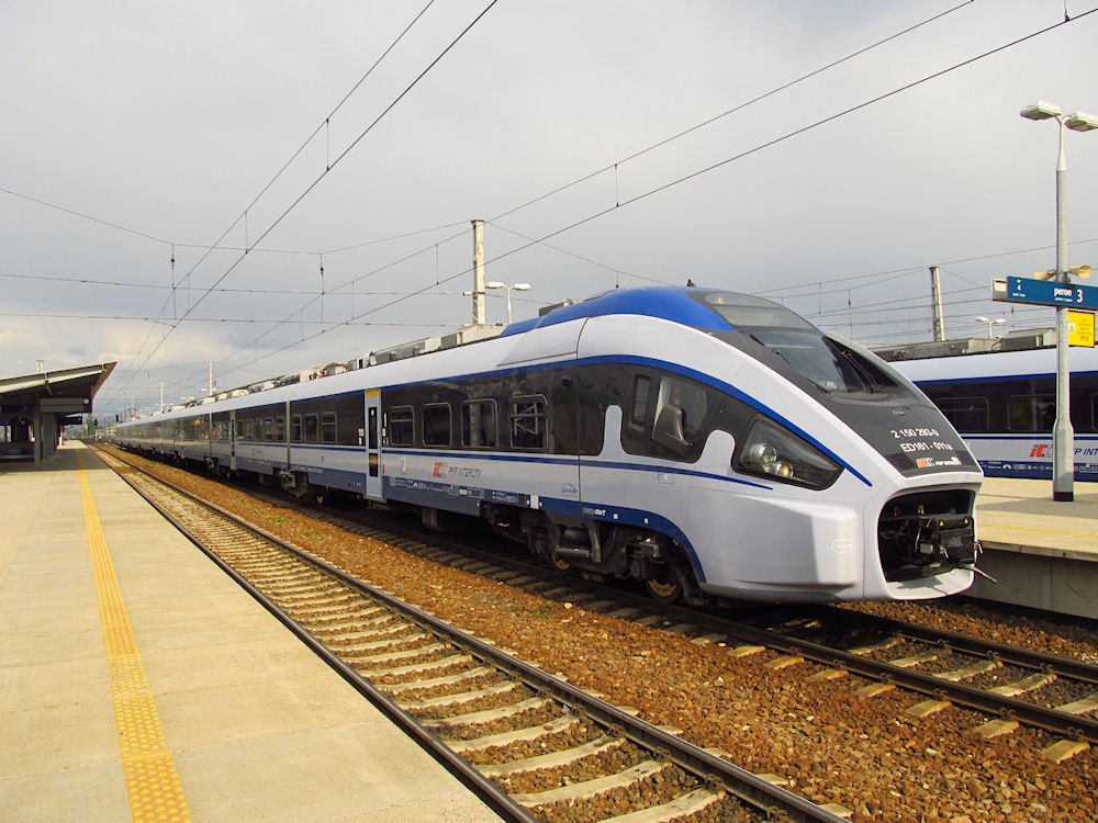 Szybki pociąg Intercity z Białegostoku do stolicy
