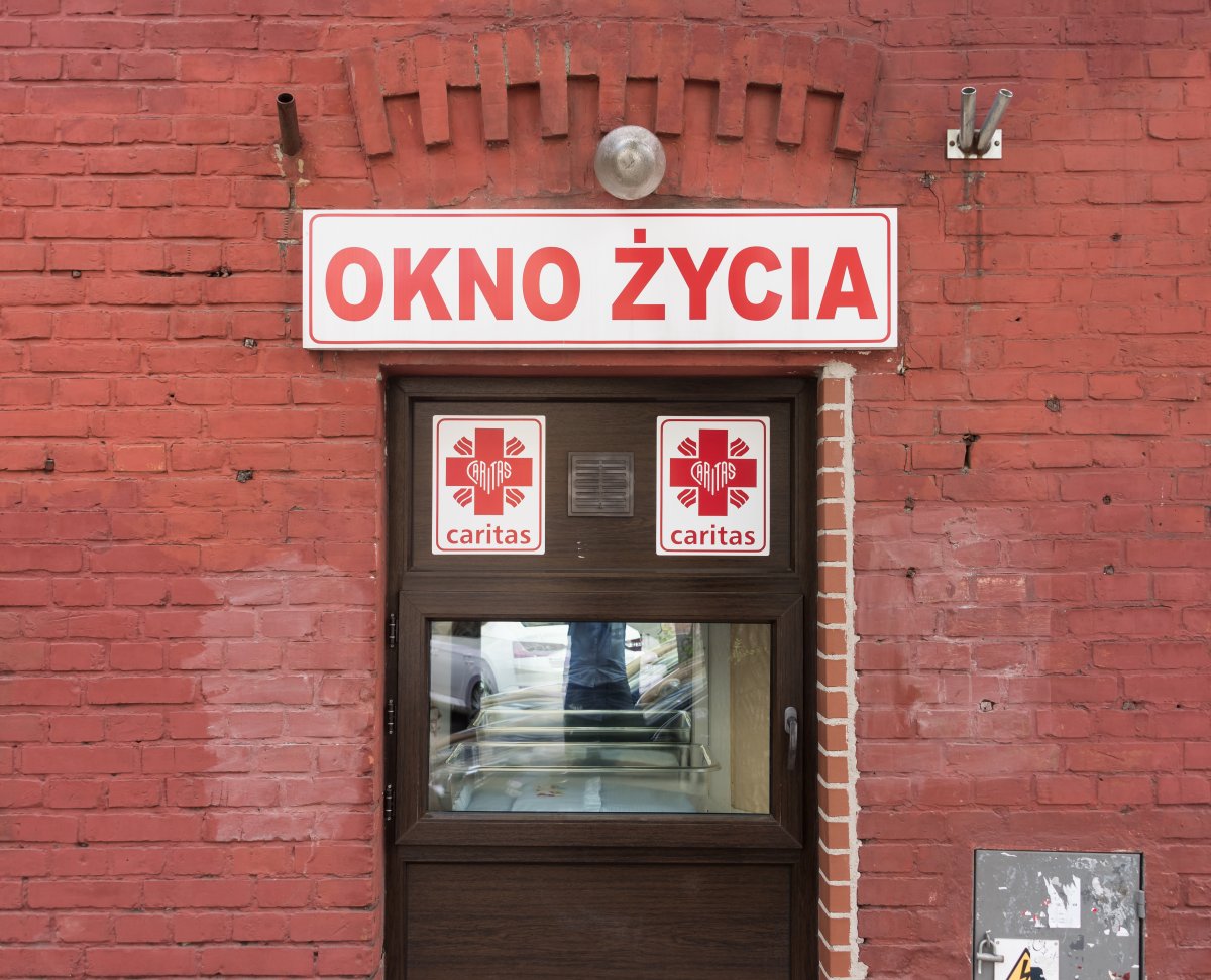 Sześciolatka w Oknie Życia przy Hożej