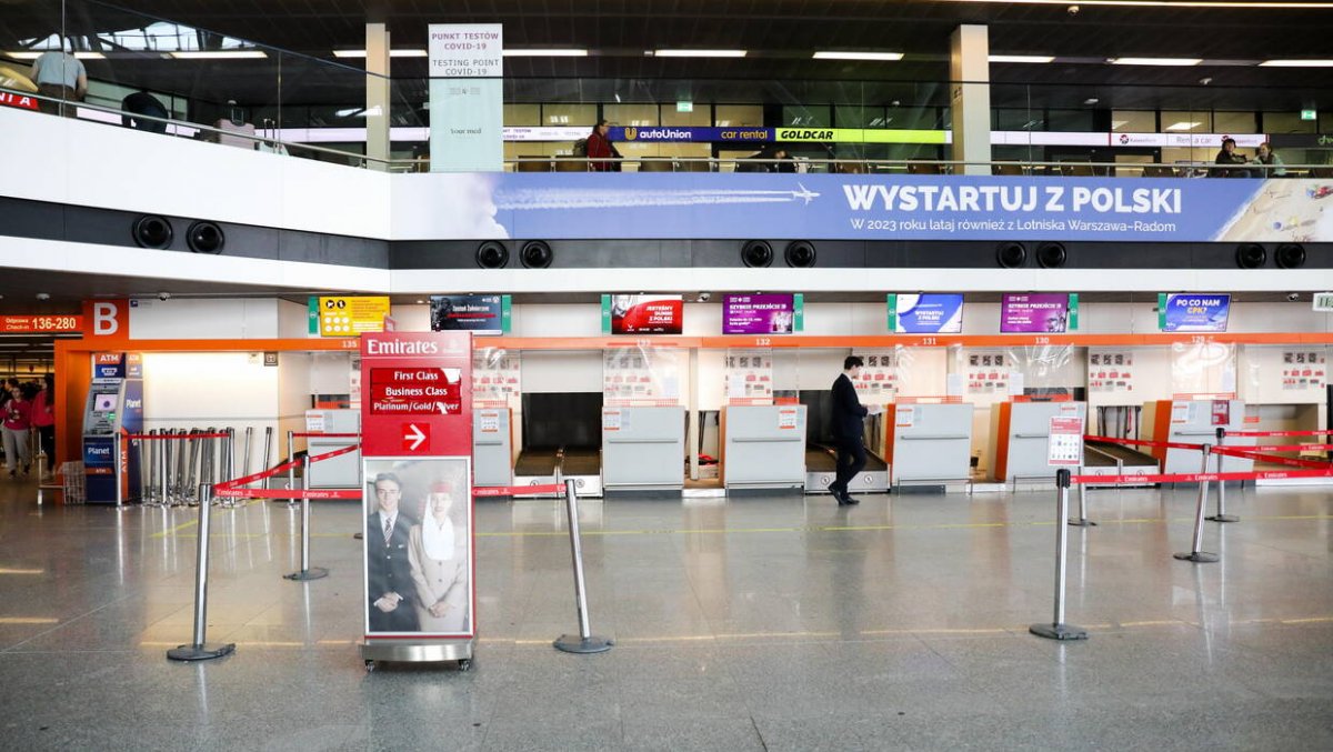 Bezpłatny Fast Track dla pasażerów po 70. roku życia na Lotnisku Chopina w Warszawie 