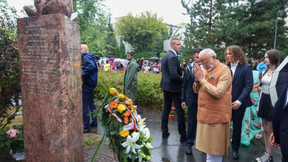 Premier Indii złożył wieńce w kilku miejscach Warszawy