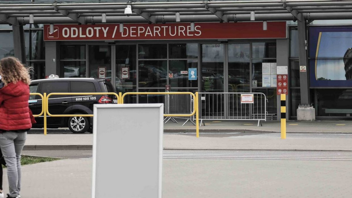 Lipiec na wysokościach: Ilu podróżnych obsłużył Modlin?