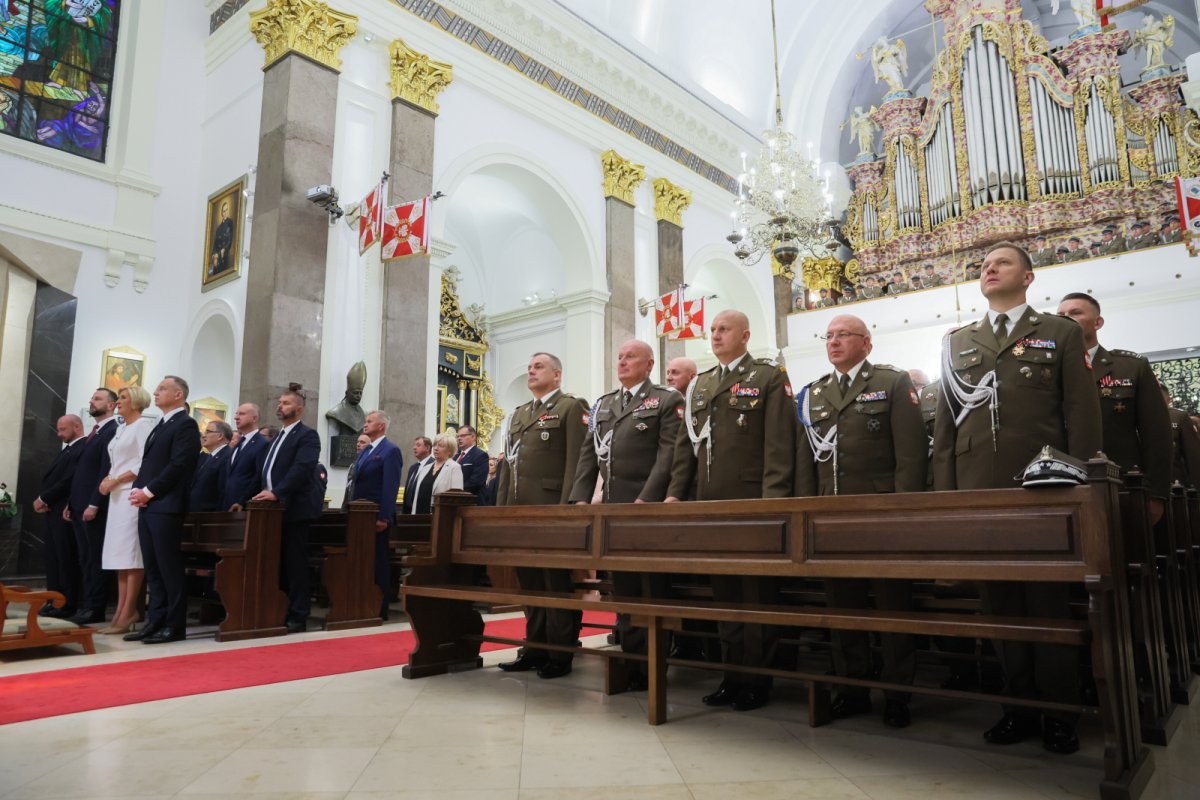 W katedrze polowej WP rozpoczęła się msza św. z okazji święta Wojska Polskiego