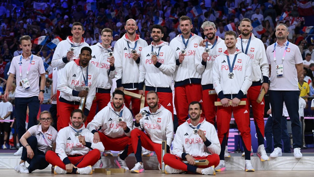 Gorące powitanie polskich olimpijczyków na Okęciu 