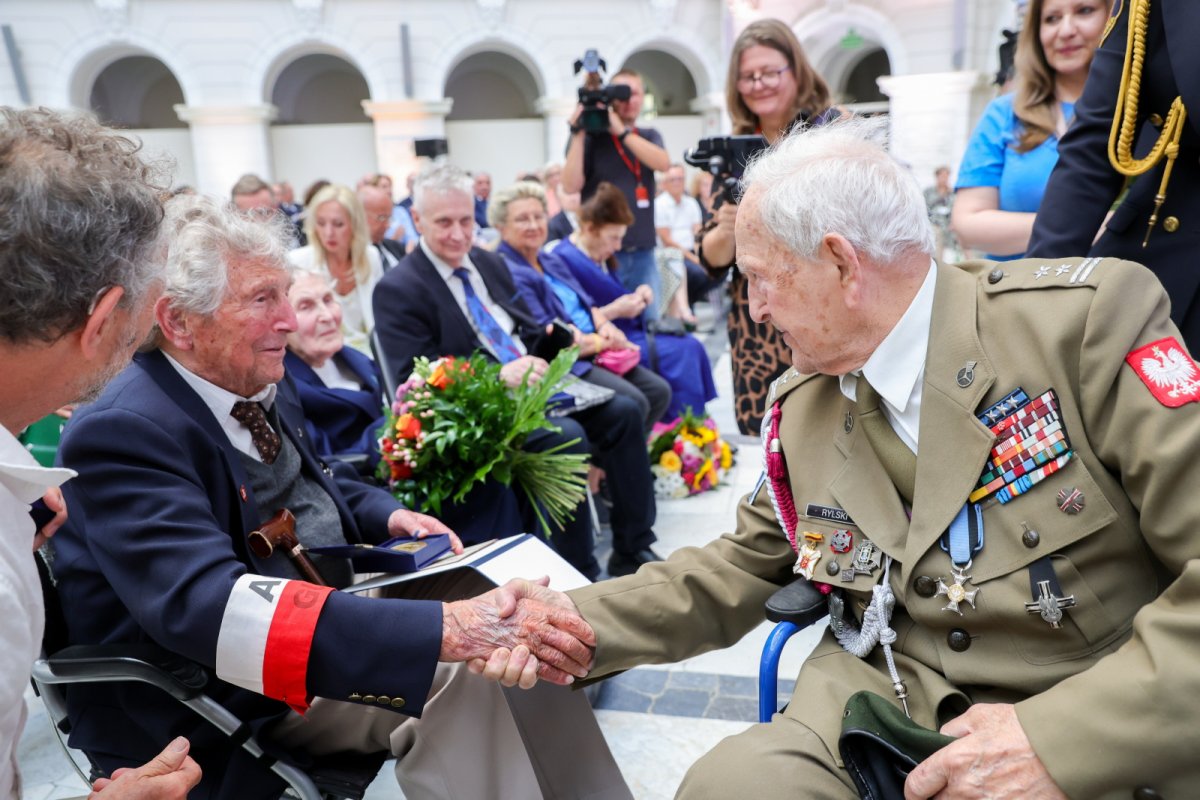 Odznaki Honorowego Obywatela Miasta Stołecznego Warszawy wręczone