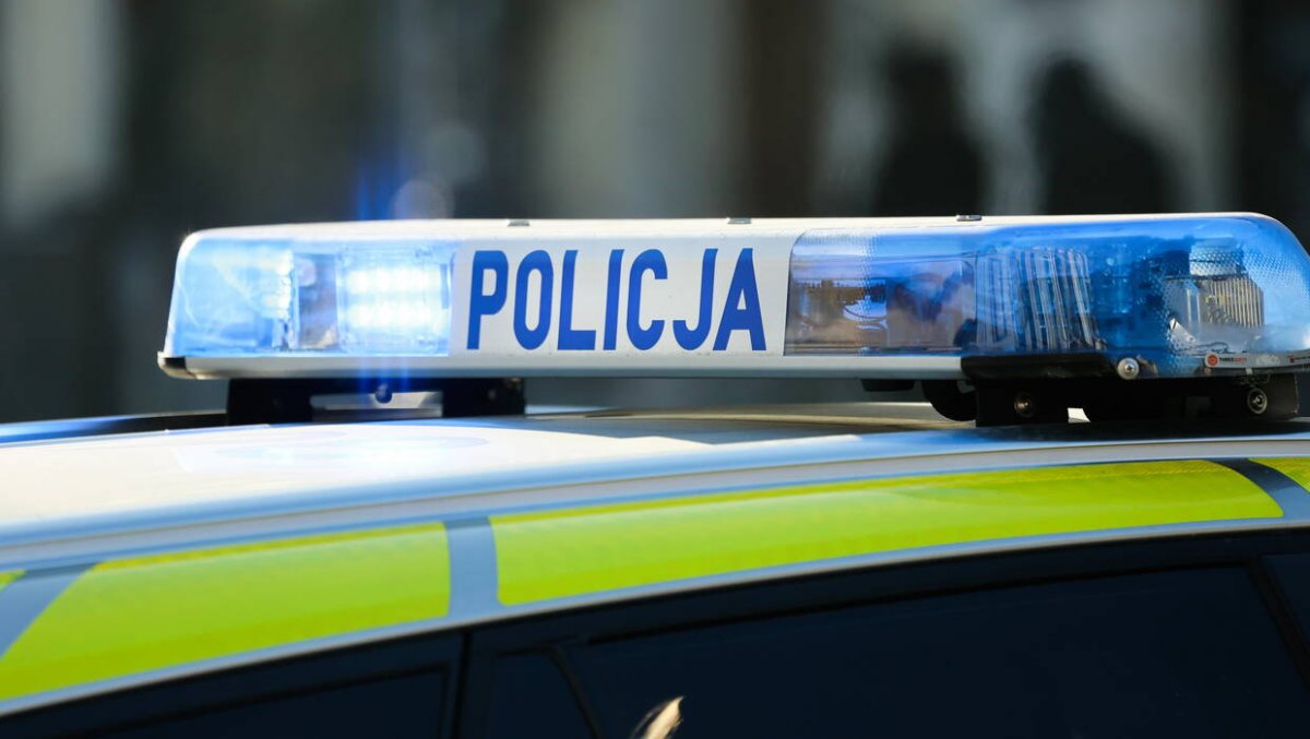 Na krawędzi: bohaterska interwencja policji w Warce