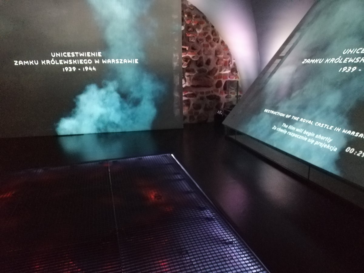 Multimedialna historia odbudowy Zamku Królewskiego [ZDJĘCIA]