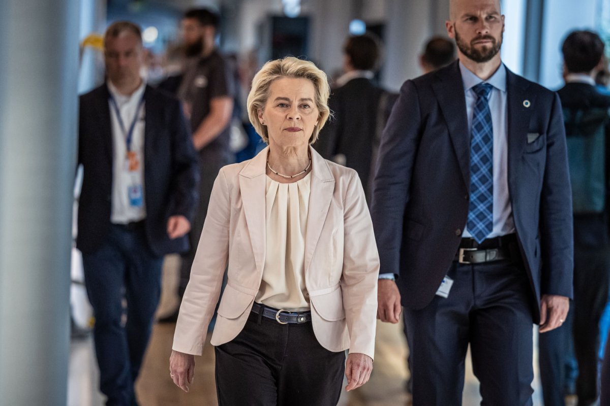Europosłowie PiS wręczyli szefowej KE raport o stratach wojennych Polski