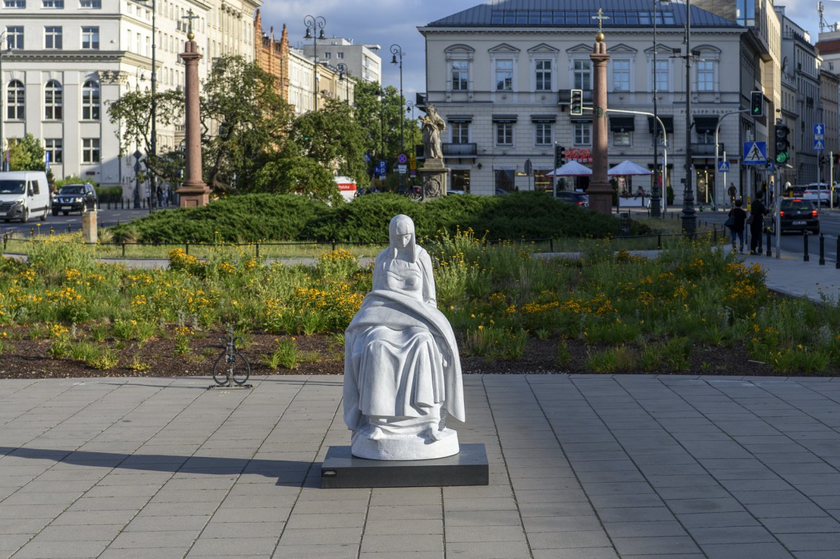 Wystawa rzeźb na placu Trzech Krzyży
