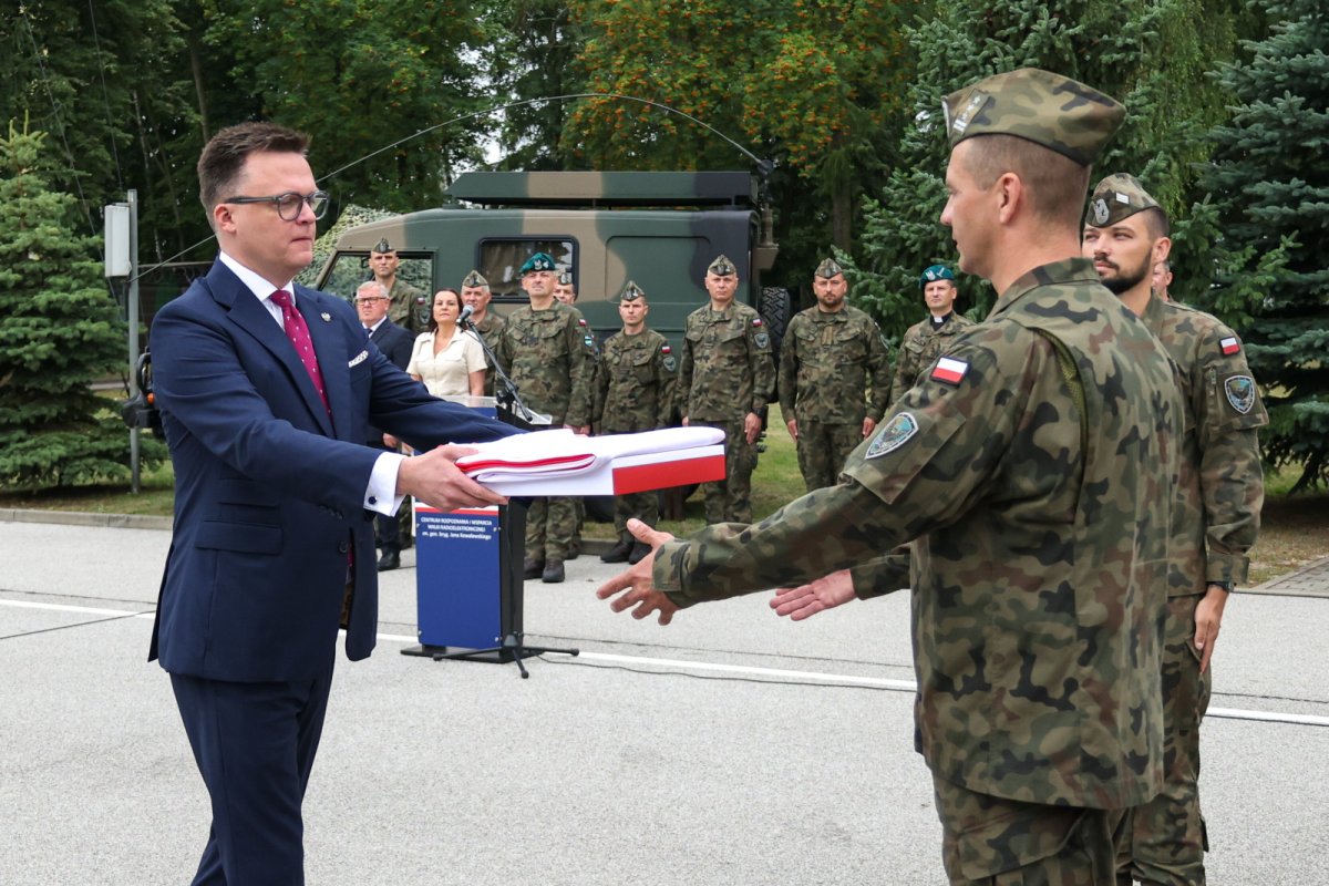 Hołownia w Grójcu do żołnierzy: uratujemy ten świat z ludźmi takimi jak wy
