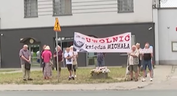 Tłumy w obronie Kapłana!