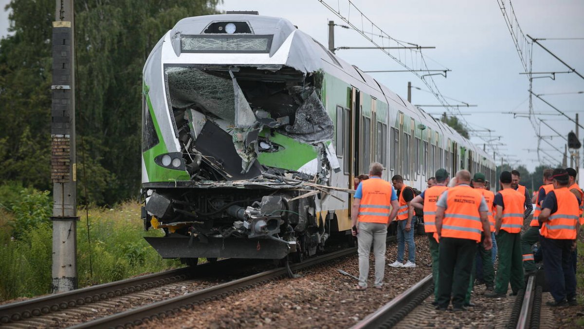 Zmarł maszynista pociągu, który zderzył się z ciężarówką w Ołtarzewie 