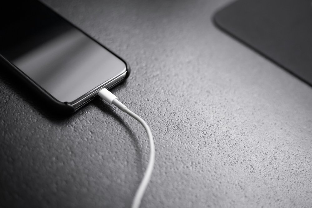 Zwarcie instalacji elektrycznej w ładowarce przypuszczalną przyczyną pożaru