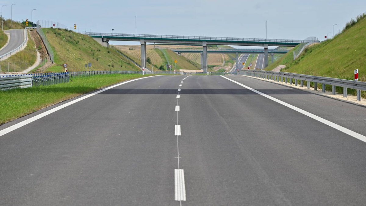 Ostrożnie na dk7 - trwają roboty budowlane