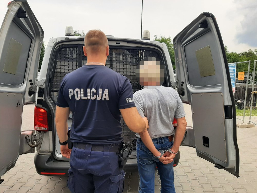 Proponował stosunek małoletniej. Trafił do aresztu.