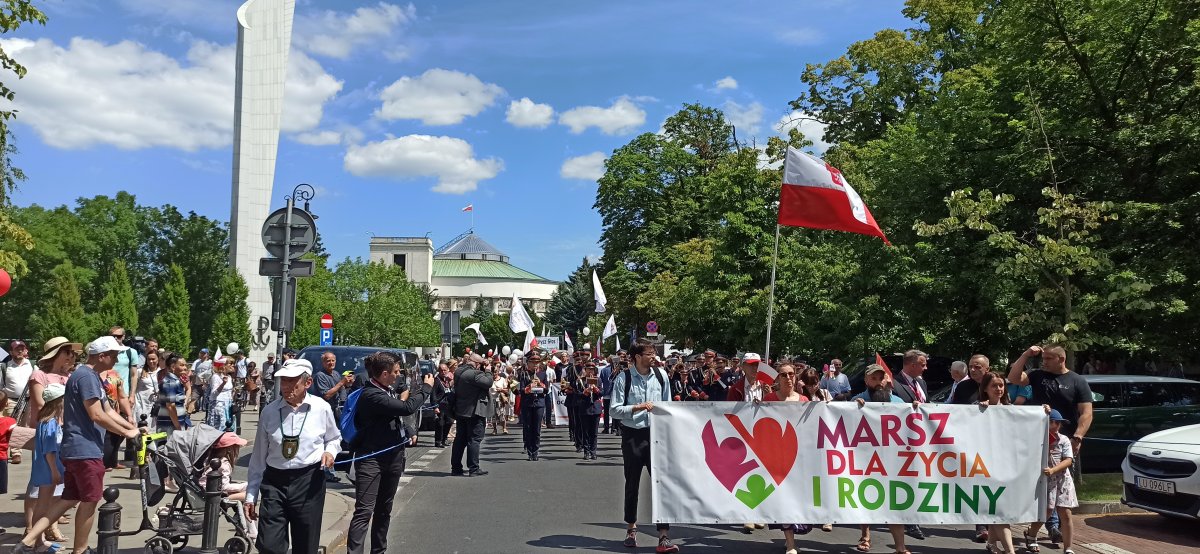 Przeszli przez stolicę w obronie cennych wartości [ZDJĘCIA]