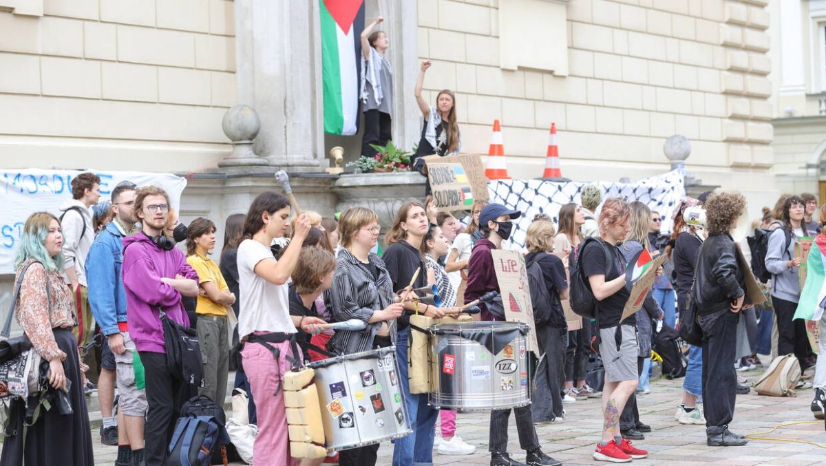 Protest studentów UW - 32 osobom wystawiono wezwanie dot. naruszenia miru domowego