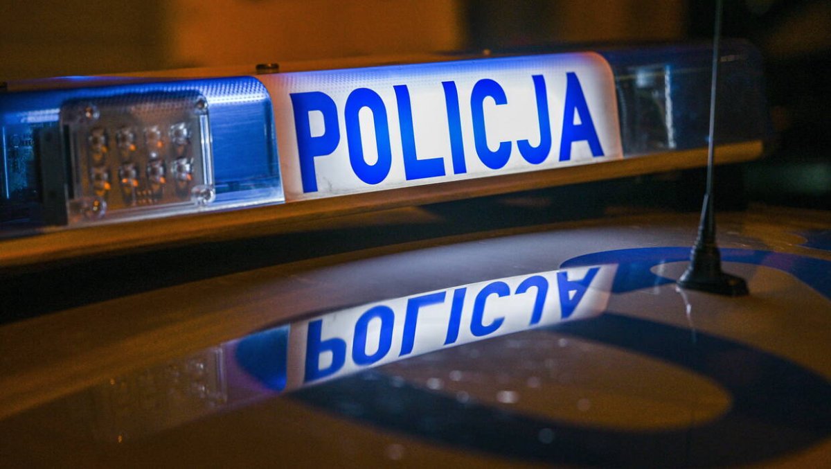 Policja szuka kierowcy jasnego busa, który mógł widzieć wypadek na dk 50