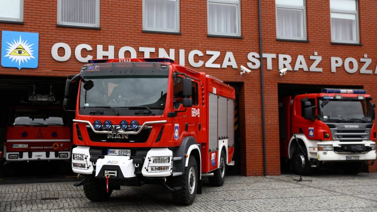 Pożar dachu szkoły w Józefowie