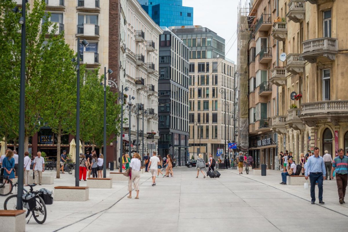 Ponad milion osób miesięcznie przechodzi przez plac Pięciu Rogów