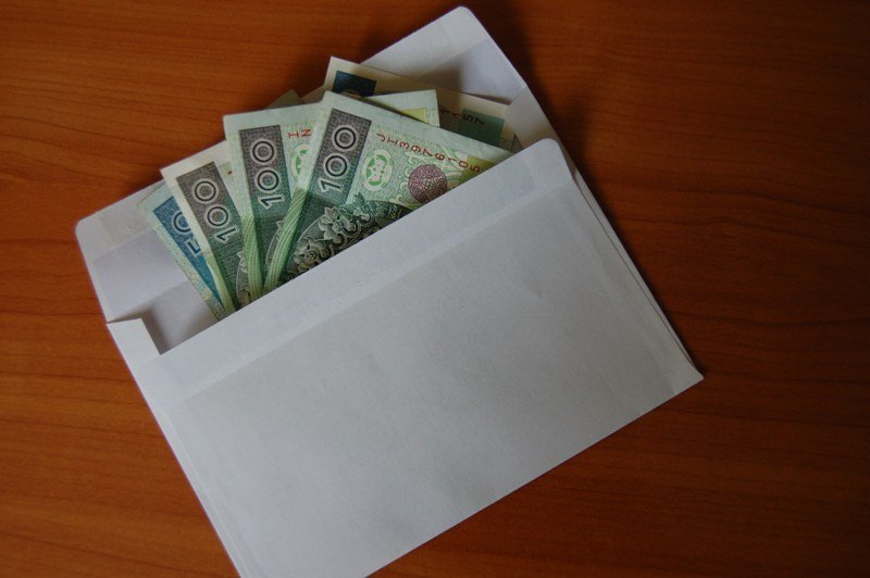 Polacy chcą skończyć z płacowym tabu?