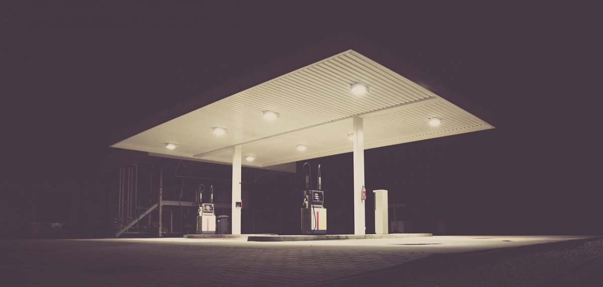 Zakaz sprzedaży alkoholu na stacjach benzynowych? Społeczeństwo podzielone. Sondaż