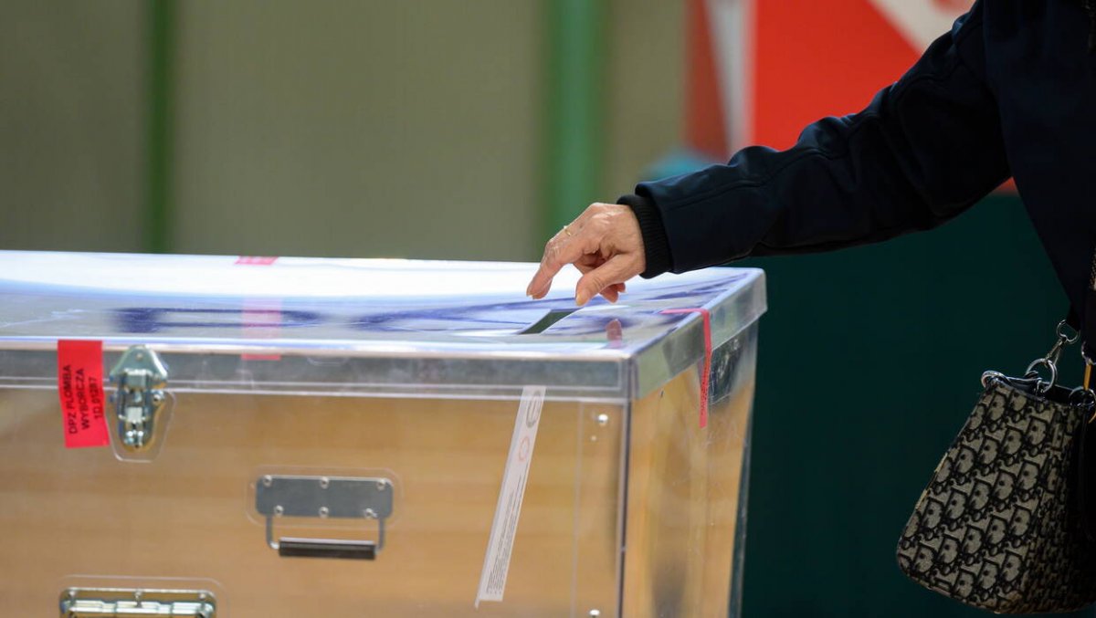 Problemy w jednej z komisji wyborczych w Legionowie opóźniły podanie wyników dla całego kraju