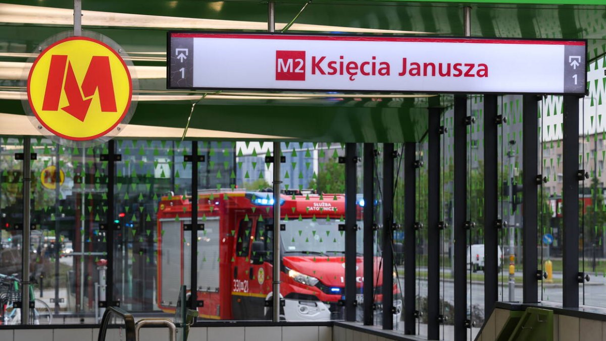 Zapalił się pociąg na linii metra M2