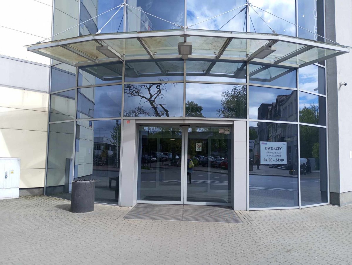 Biblioteka na dworcu? Czemu nie! [ZDJĘCIA]